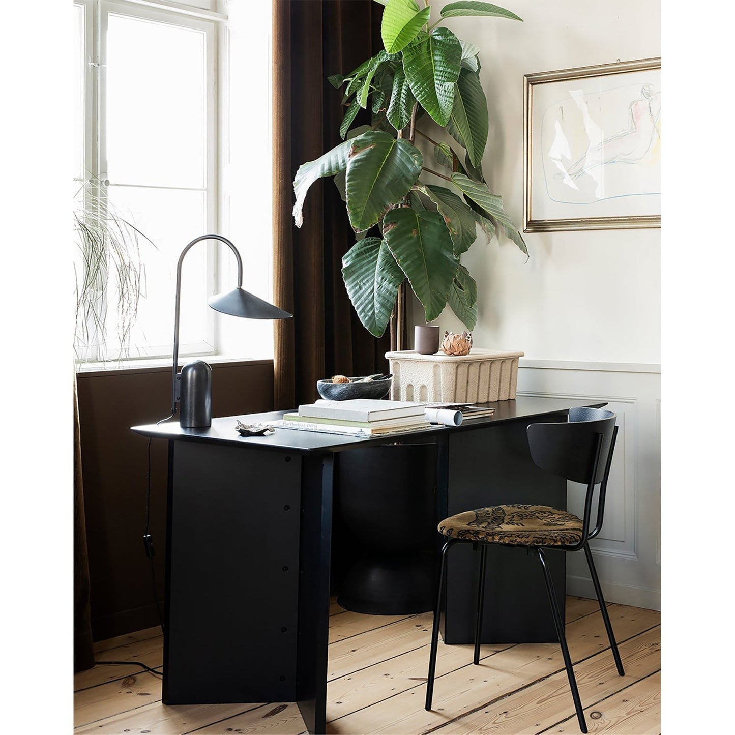 Marble Pill-Base Floating Petal Shade Table Lamp | Desk Sideboard