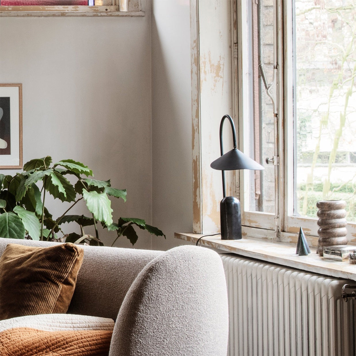 Marble Pill-Base Floating Petal Shade Table Lamp | Desk Sideboard