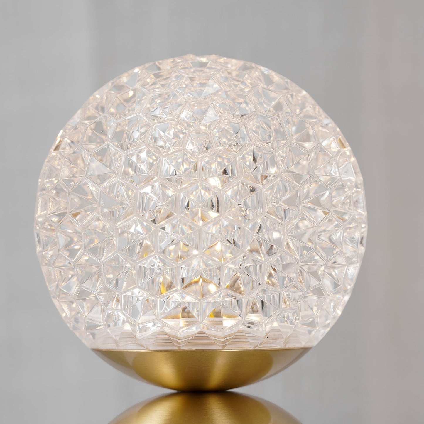 Diamond-Cut Optical Acrylic Built-In Battery Table Lamp | LED Art